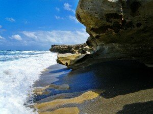 Ocean waves at Blowing Rocks Nature Preserve